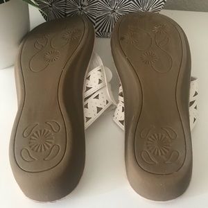 White Mountain Shoes - Cliffs by White Mountain Flower Comfort Sandals White Mountain Shoes - Cliffs by White Mountain Flower Comfort Sandals